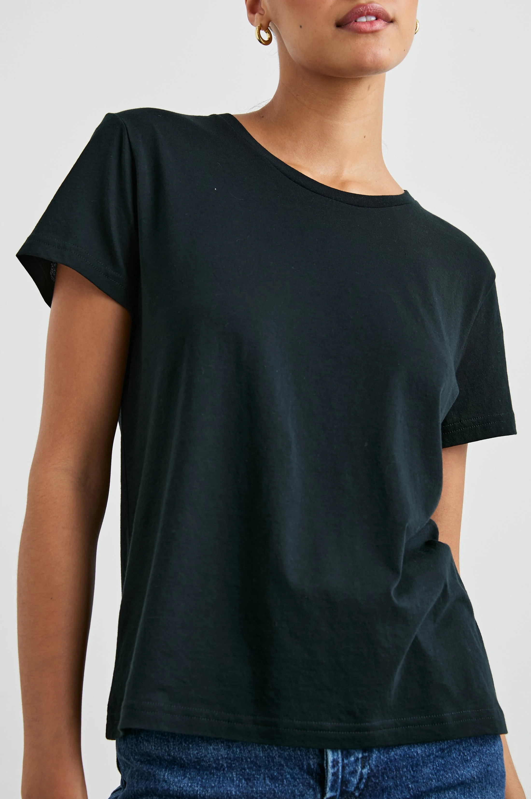 CLASSIC CREW NECK T-SHIRT - BLACK - Image 2