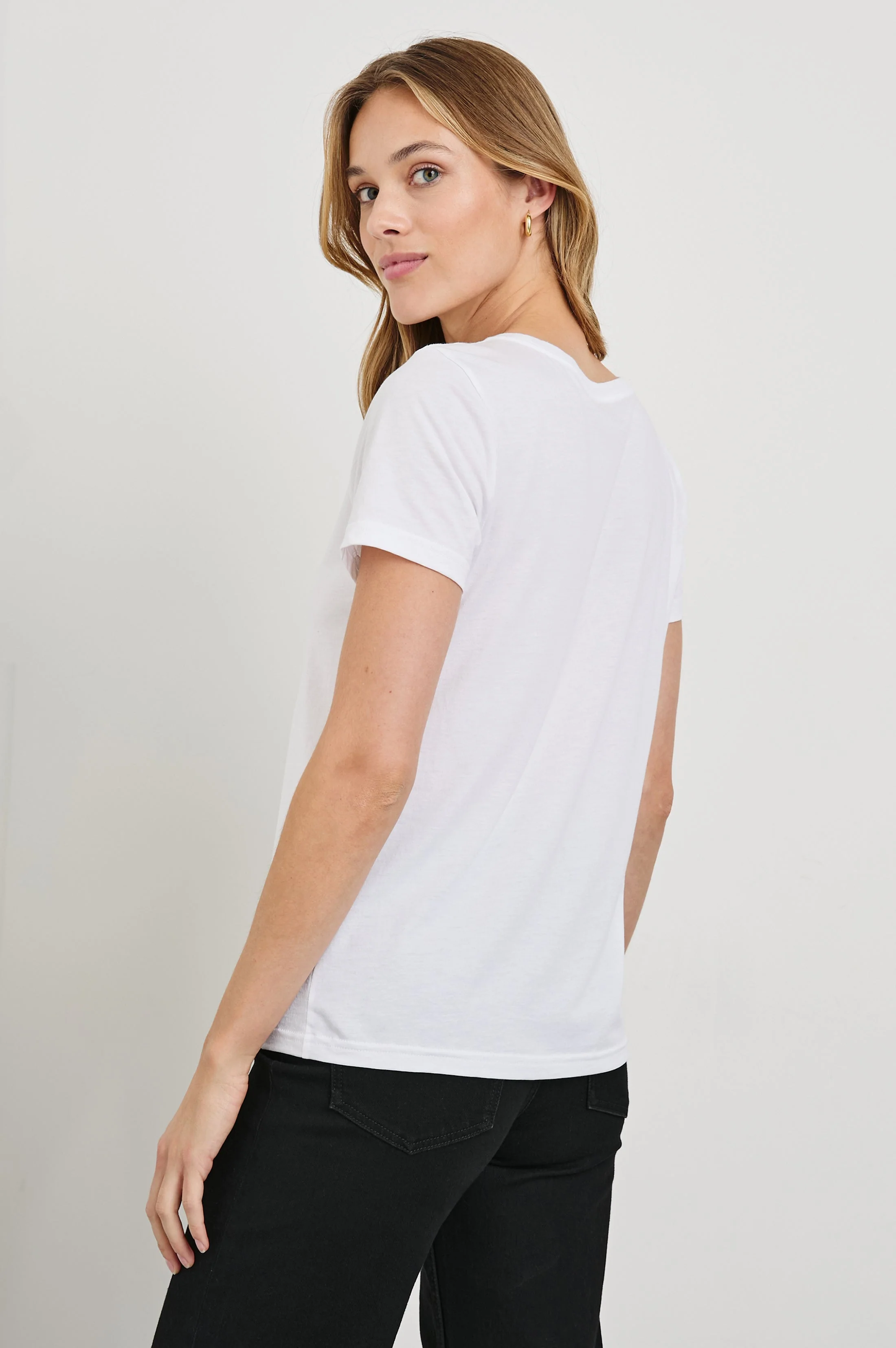 CLASSIC V NECK T-SHIRT - WHITE - Image 5