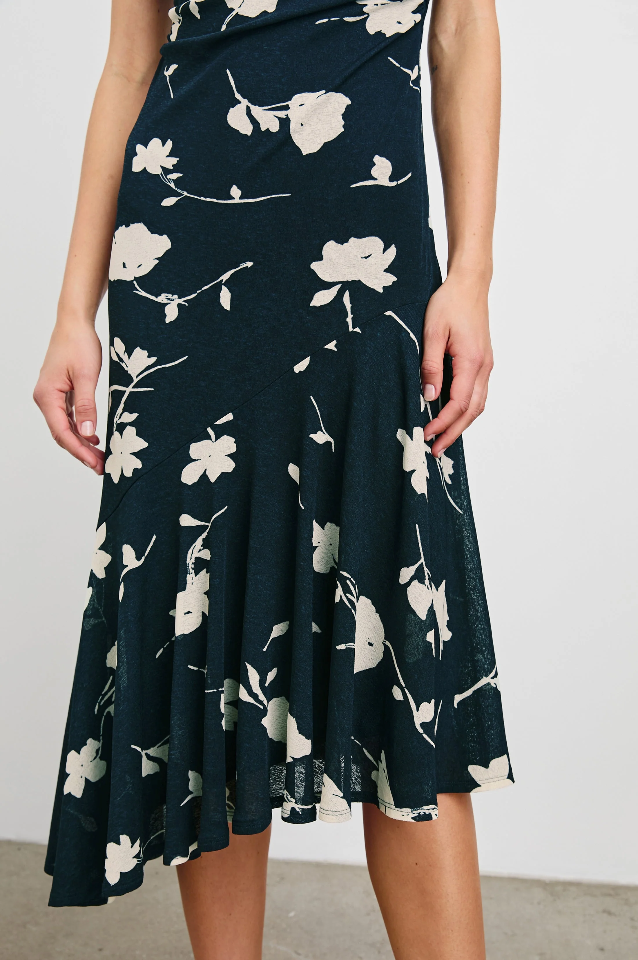 DAIJA DRESS - MIDNIGHT ROSES - Image 4