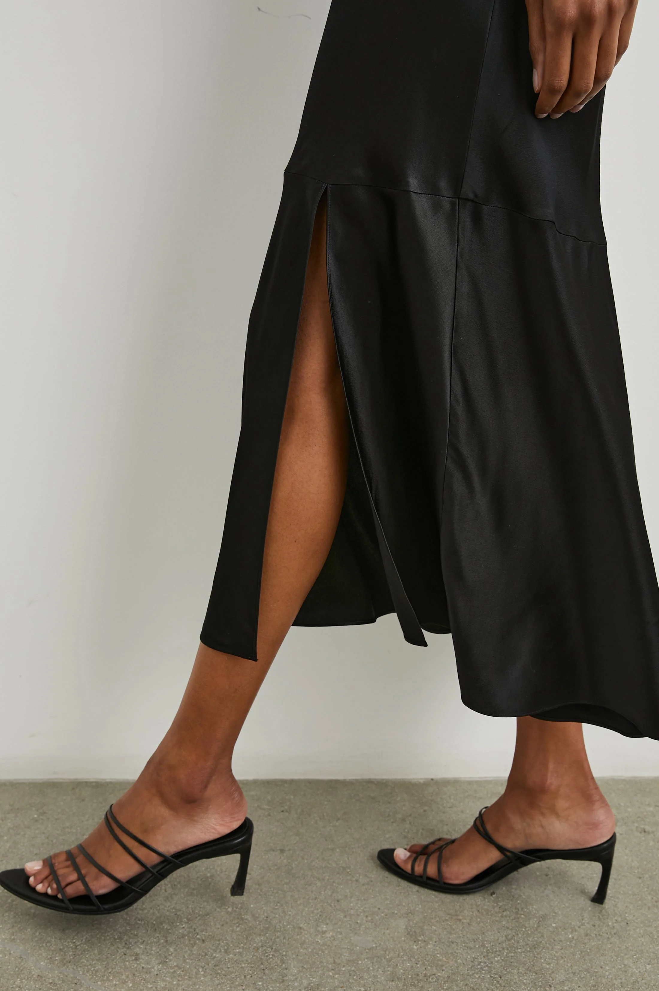 DINA DRESS - Black - Image 3