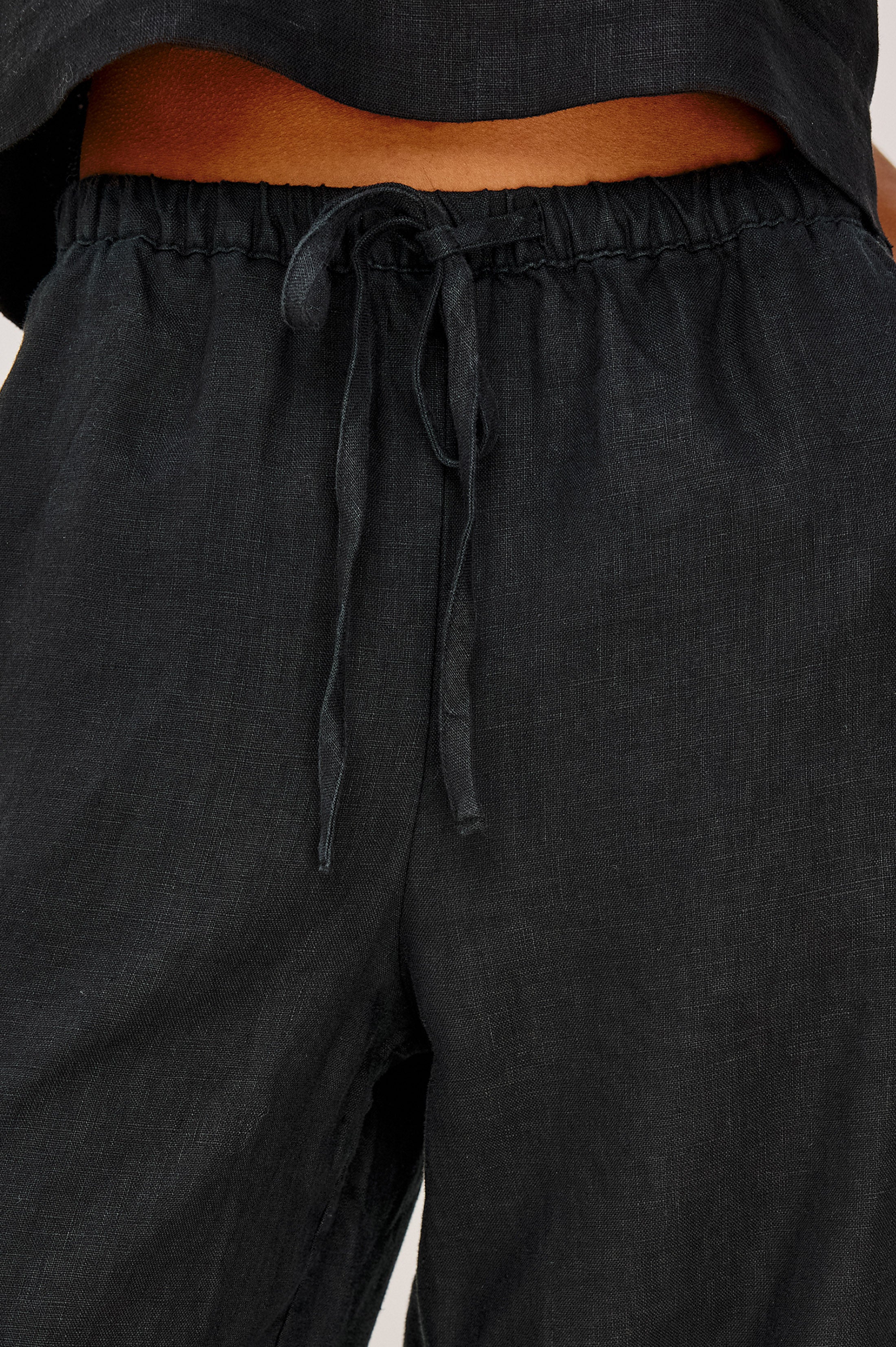 EMMIE CROP PANT - BLACK - Image 2