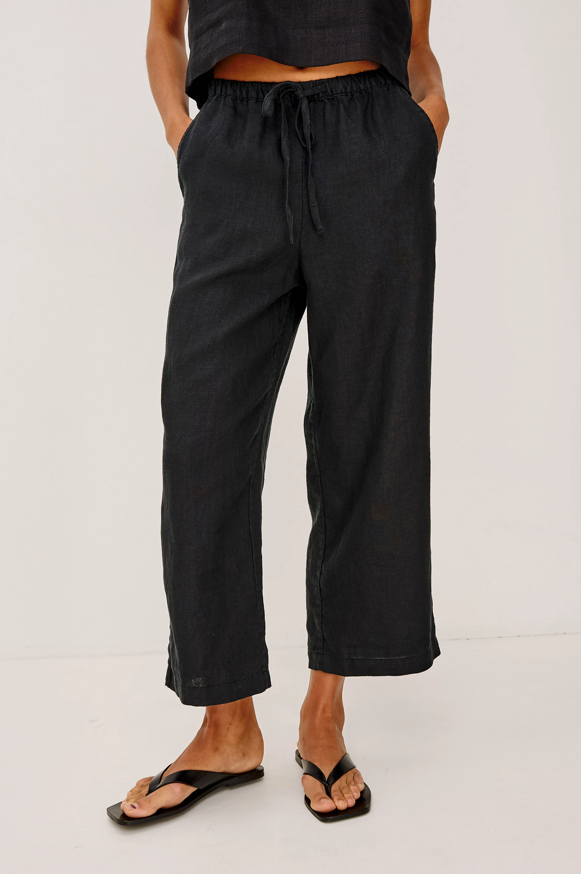 EMMIE CROP PANT - BLACK - Image 4