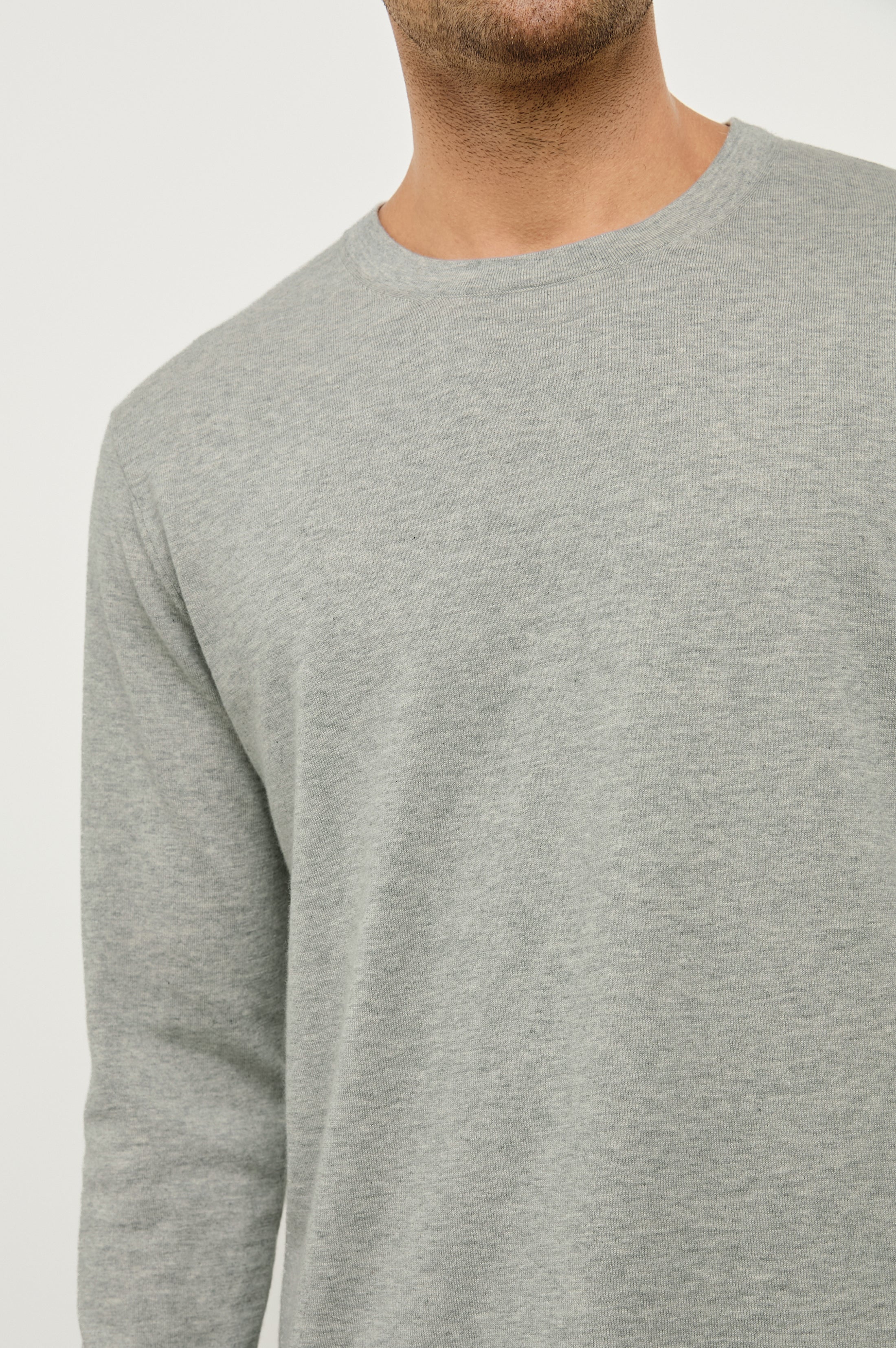 QUENTIN COTTON CASHMERE LONG SLEEVE TEE - HEATHER GREY - Image 2