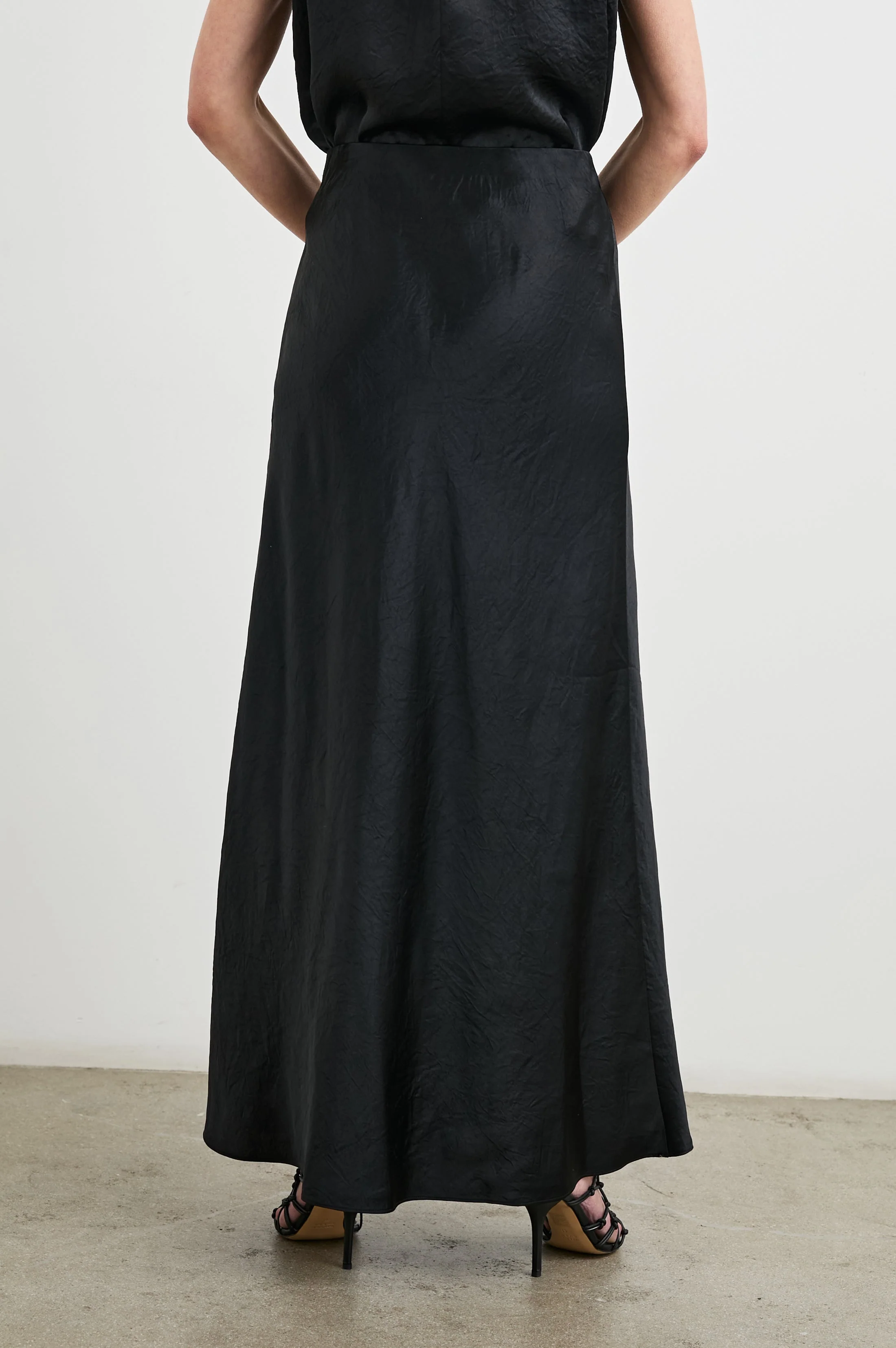 ROMINA SKIRT - BLACK CRINKLE - Image 5
