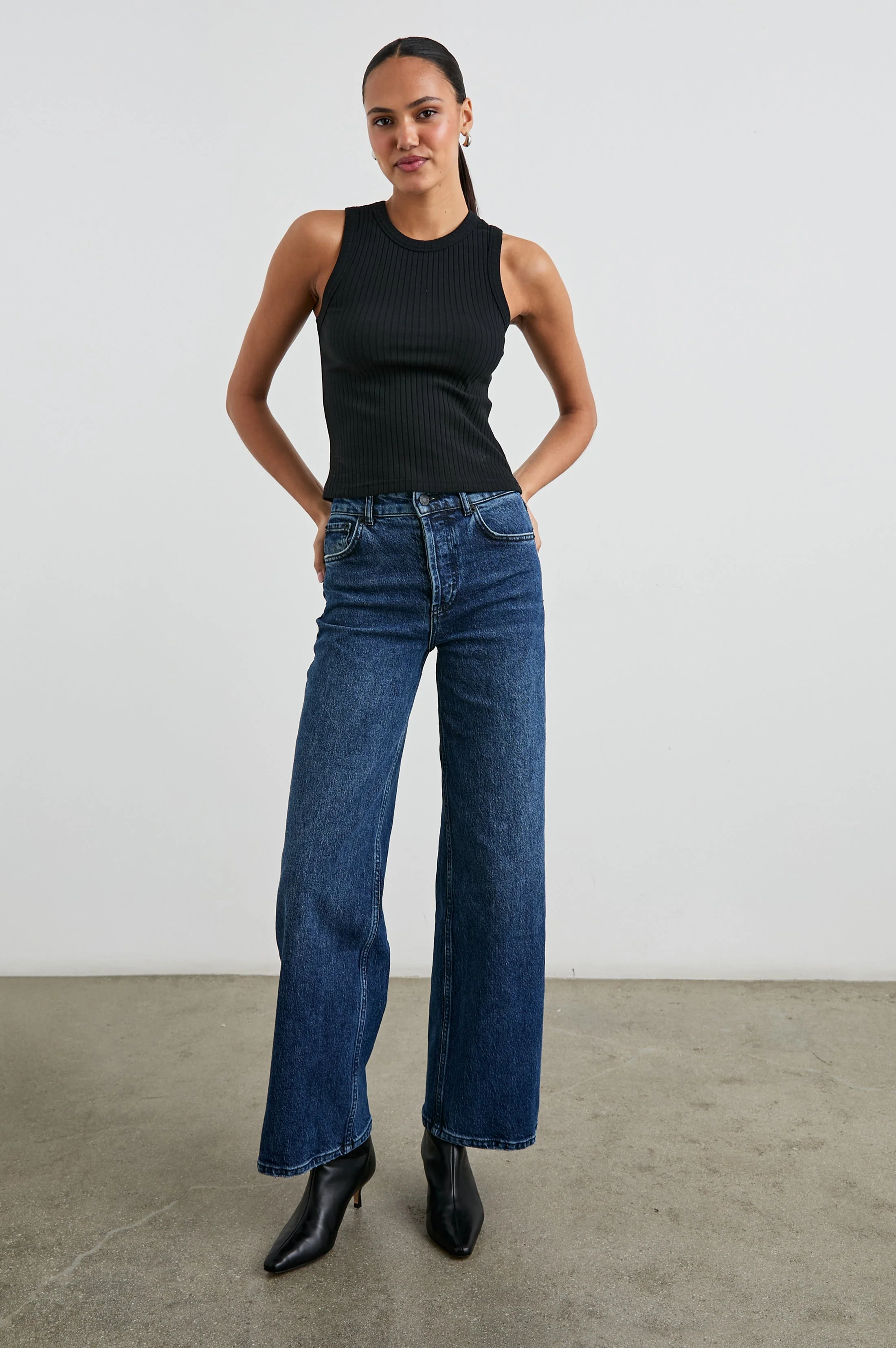 THE RACER TANK - TRUE BLACK - Image 3