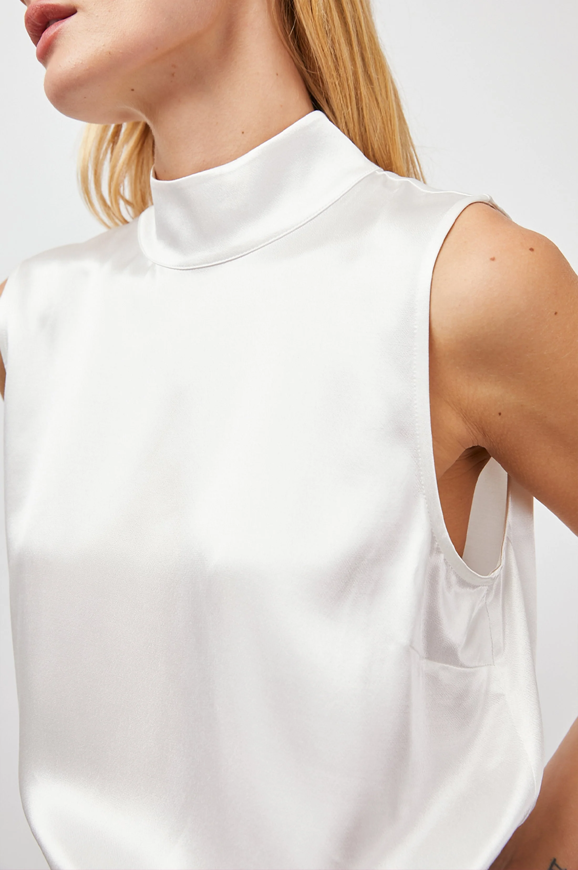 YOLIE TOP - WHITE - Image 4